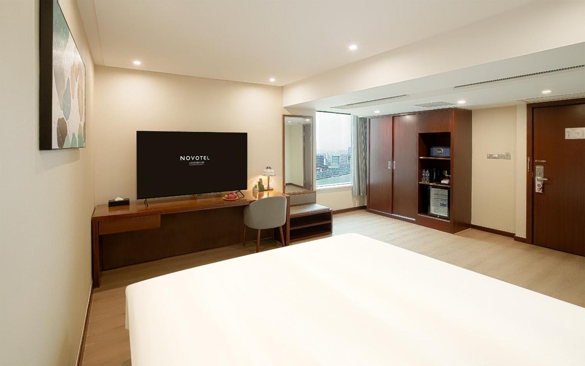 Novotel Atlantis Shanghai - Breakfast In The Clouds With River View In The Revolving Restaurant & 24Hours Free Self-Laundry Exterior photo